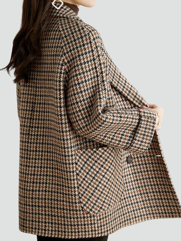 Oversized Checkered Wool Coat for Women with Double-Breasted Closure and Wide Lapels