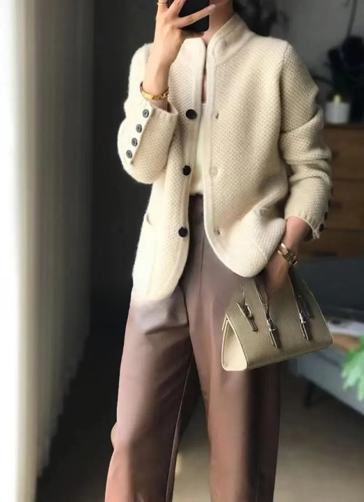 Elegant Cashmere Cardigan for Women – Timeless Buttoned Sweater with Classic Cut