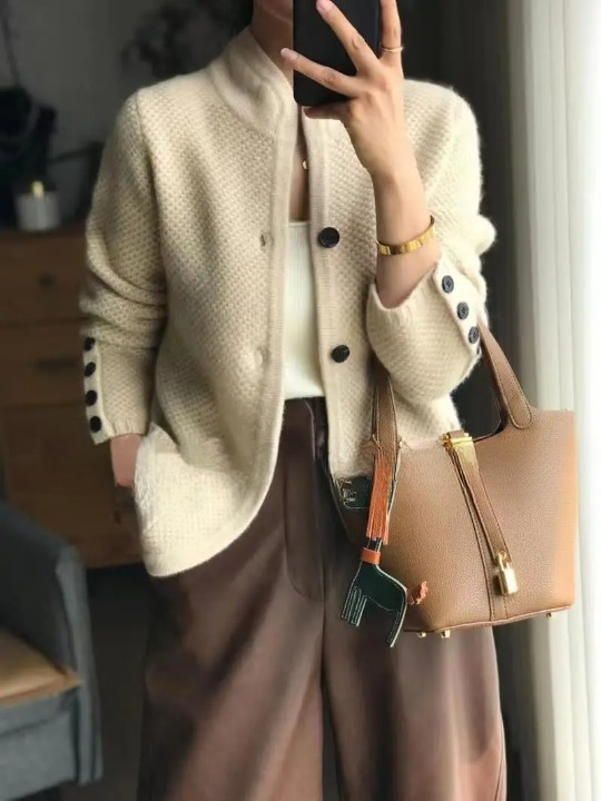 Elegant Cashmere Cardigan for Women – Timeless Buttoned Sweater with Classic Cut