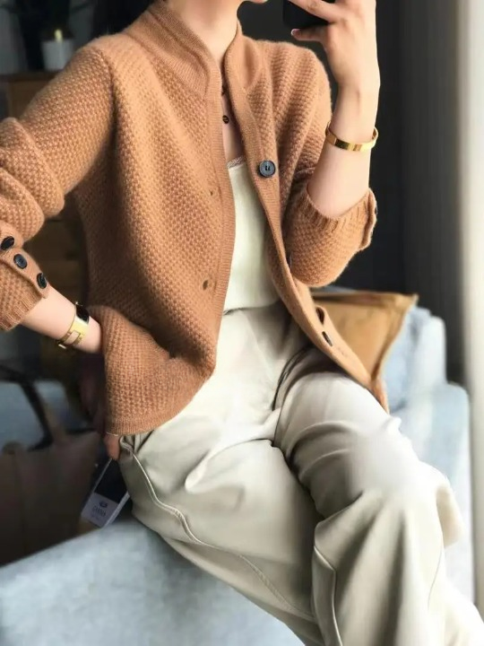Elegant Cashmere Cardigan for Women – Timeless Buttoned Sweater with Classic Cut