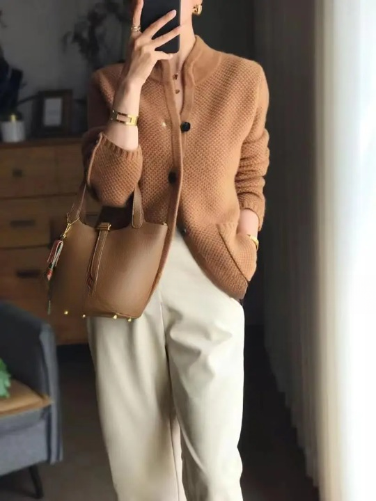Elegant Cashmere Cardigan for Women – Timeless Buttoned Sweater with Classic Cut