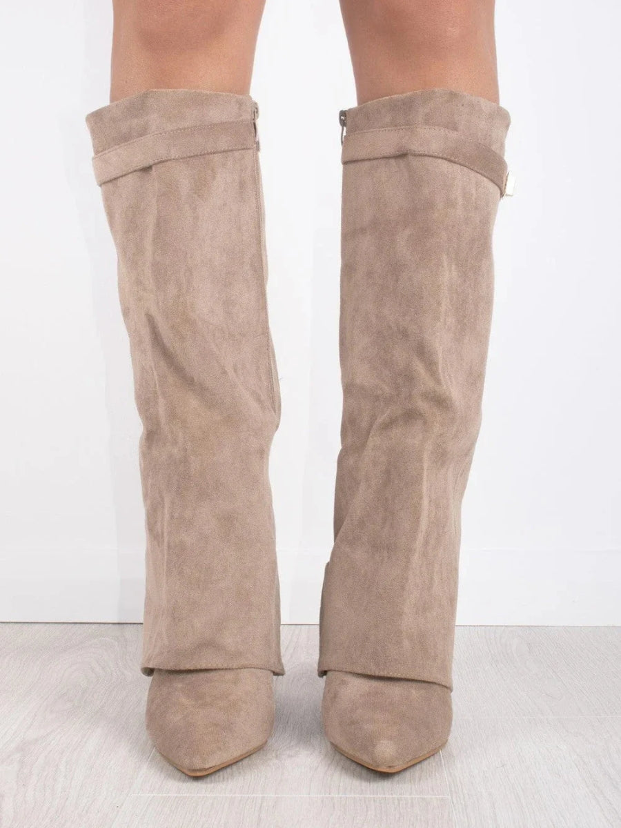 Elegant Women's Shoes with Golden Accents for Any Occasion