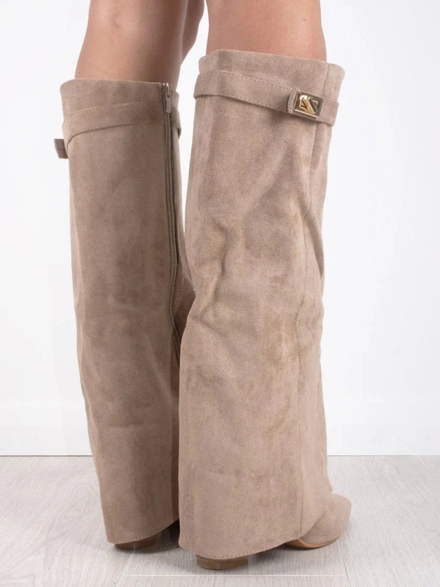 Elegant Women's Shoes with Golden Accents for Any Occasion