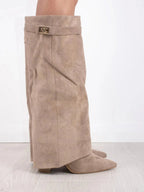 Elegant Women's Shoes with Golden Accents for Any Occasion