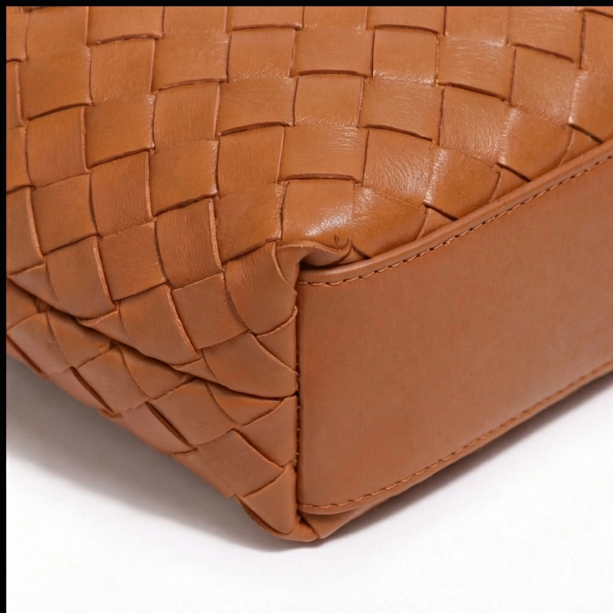 Iris Shoulder Bag