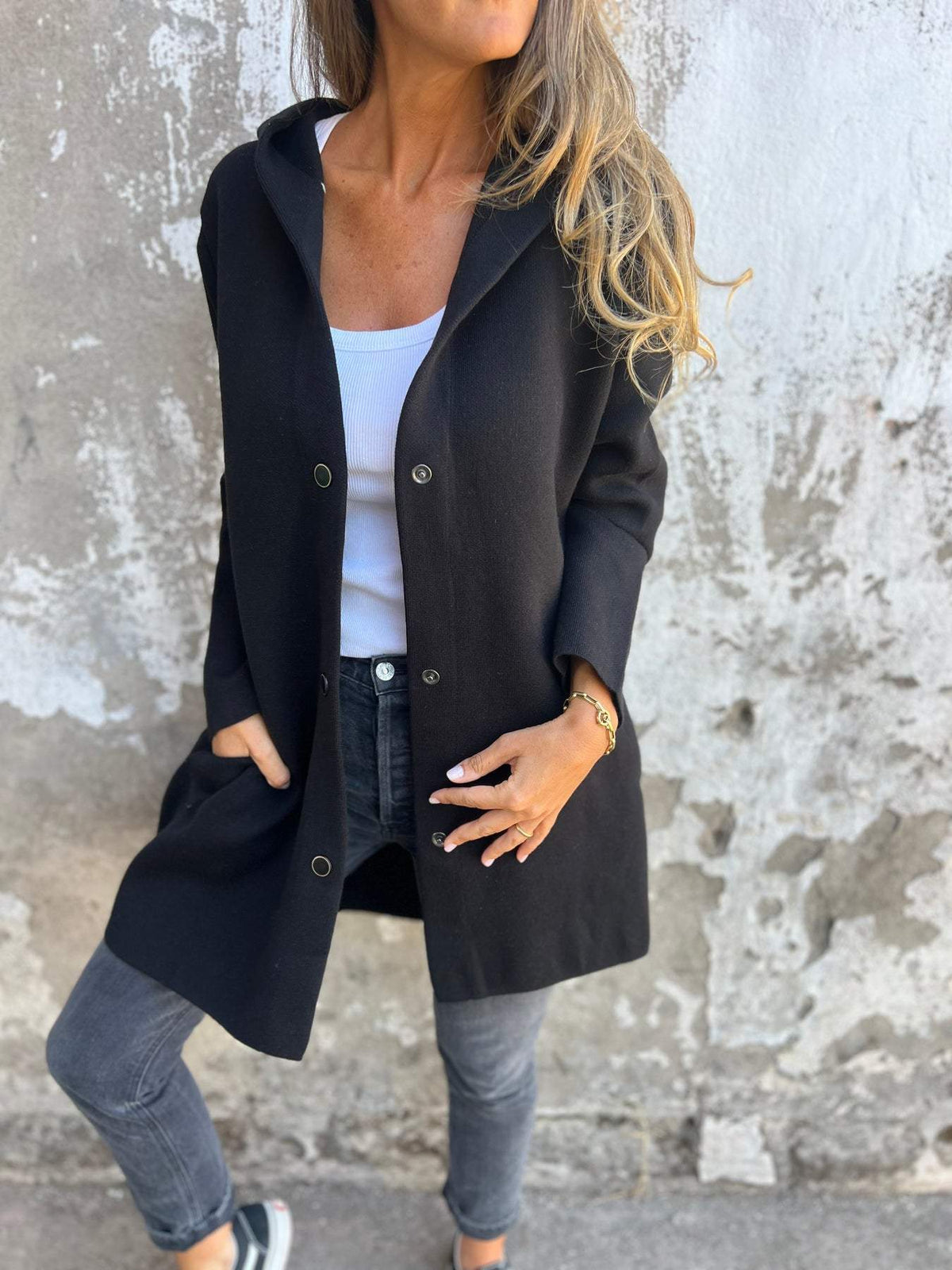 Lightweight Long Hooded Jacket for Stylish Mid-Season Comfort for Women